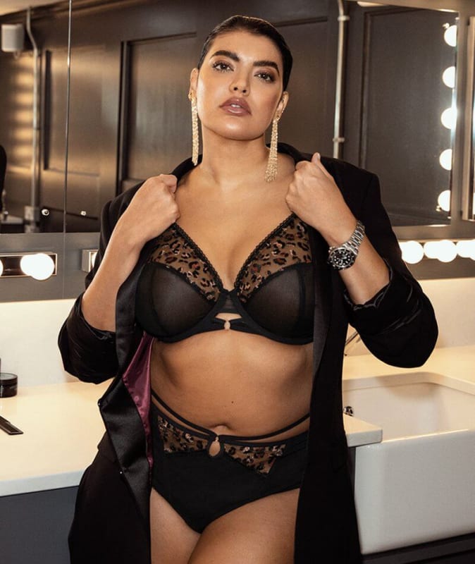 Elomi Namrah Underwired Bandless Plunge Bra - Black Bras 